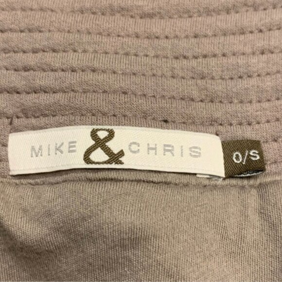 Mike & Chris Hooded & Belted Cape - Picture 4 of 4